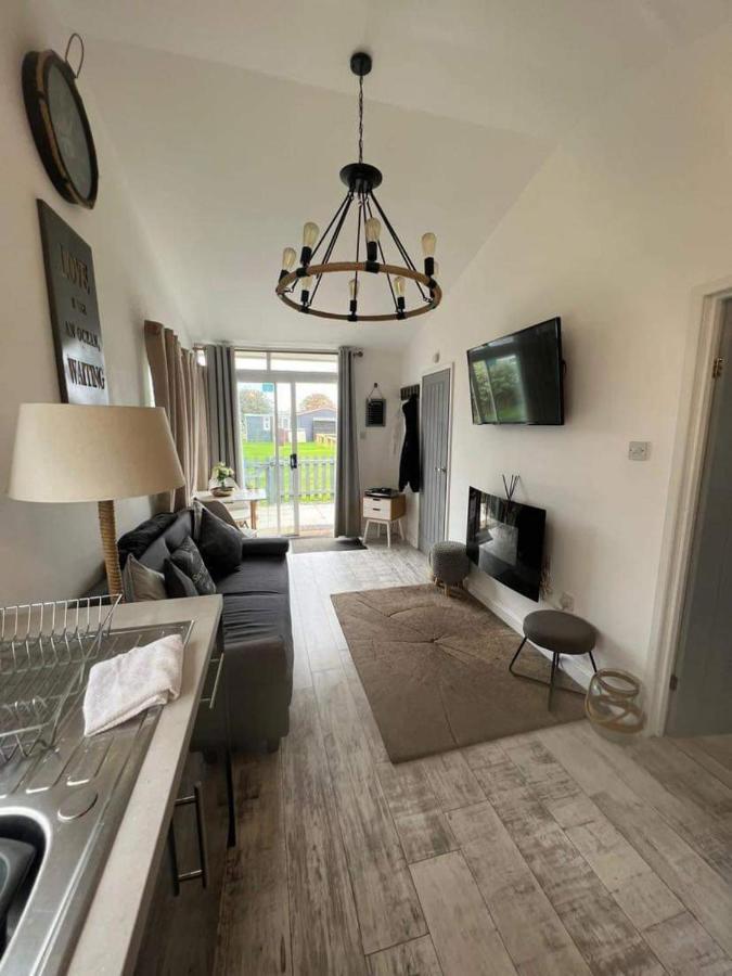 Stunning One Bed Modern & Contemporary Chalet Bridlington Exterior photo
